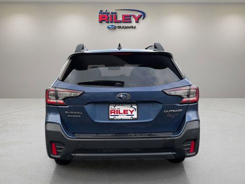 Used 2022 Subaru Outback Premium AWD/4WD image 4