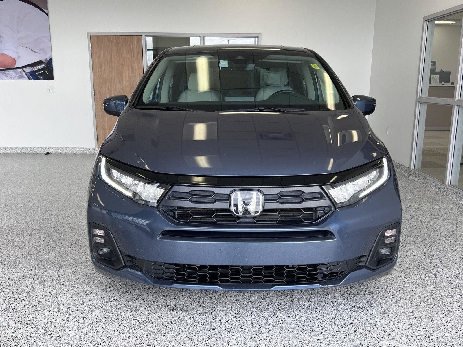 Used 2025 Honda Odyssey EX-L image 2