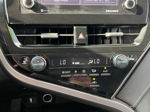 Used 2022 Toyota Camry SE w/ Carpet Mat Package (TMS) image 28