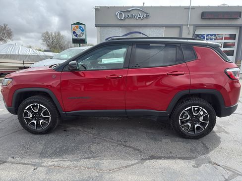 Used 2025 Jeep Compass Trailhawk AWD/4WD image 1