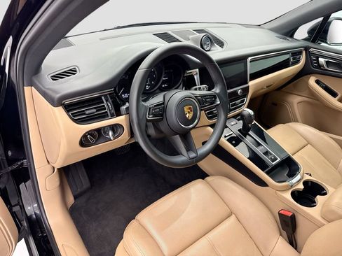 Used 2022 Porsche Macan AWD/4WD image 9