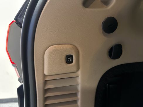 Used 2017 Jeep Grand Cherokee Limited w/ Trailer Tow Group IV image 33