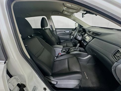Used 2020 Nissan Rogue SV image 29