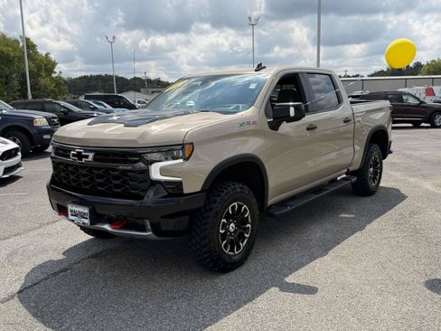 Used 2023 Chevrolet Silverado 1500 ZR2 w/ Technology Package AWD/4WD image 5