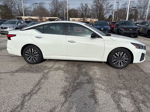 Used 2025 Nissan Altima 2.5 SV image 4