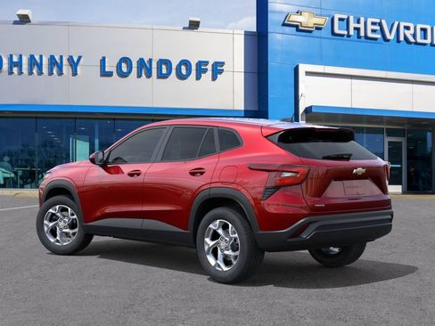 New 2026 Chevrolet Trax LS w/ LS Convenience Package FWD image 3