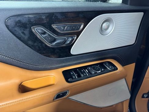 Certified 2025 Lincoln Aviator Black Label w/ Jet Appearance Package AWD/4WD image 17