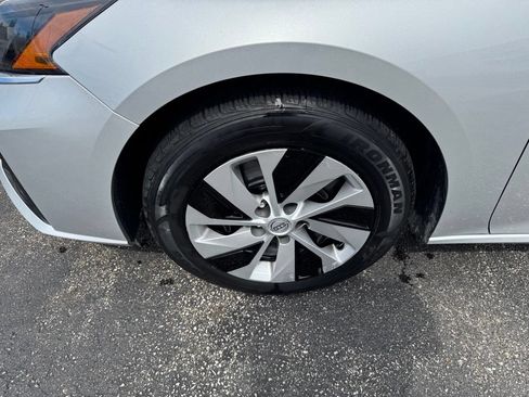 Used 2024 Nissan Altima 2.5 S FWD image 27