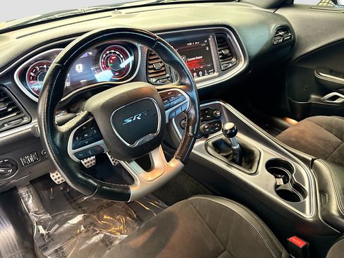 Used 2015 Dodge Challenger SRT image 7