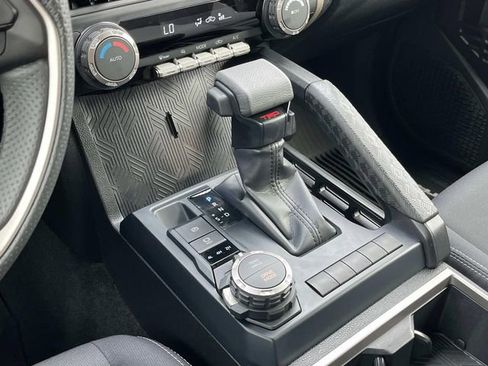 Used 2025 Toyota Tacoma TRD Sport AWD/4WD image 33