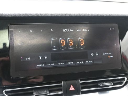 Used 2022 Kia Niro EX Premium image 19