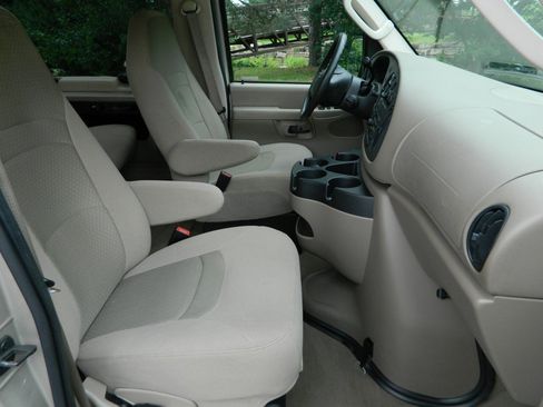 Used 2008 Ford E-350 and Econoline 350 XLT RWD image 14