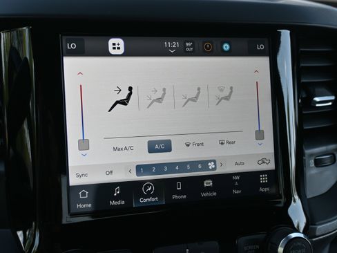 Used 2024 RAM 3500 Tradesman w/ Chrome Appearance Group image 25