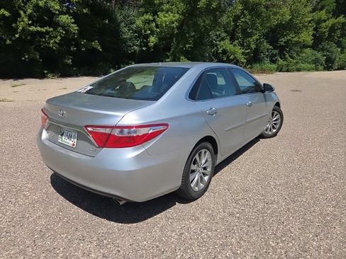 Used 2016 Toyota Camry XLE FWD image 12