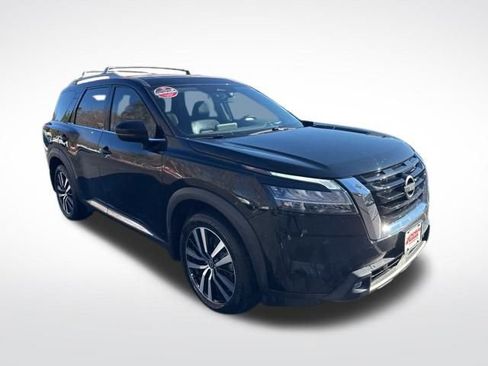 Used 2024 Nissan Pathfinder Platinum w/ Cargo Package image 7