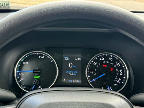 Used 2022 Toyota RAV4 LE AWD/4WD image 23