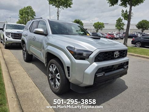 Used 2025 Toyota 4Runner TRD Sport AWD/4WD image 2