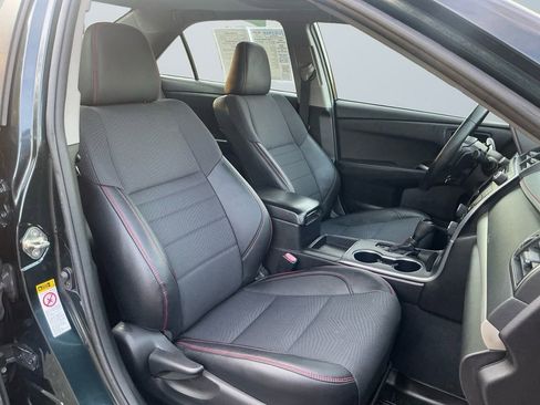 Used 2016 Toyota Camry SE w/ Moonroof Package image 14