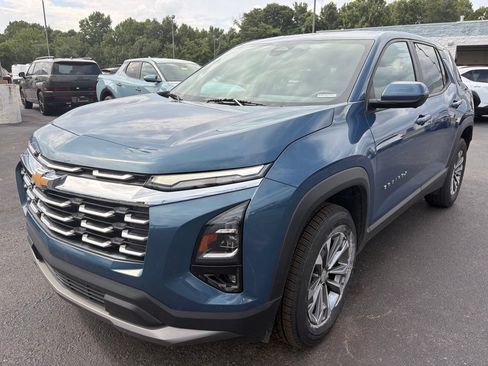 Used 2025 Chevrolet Equinox LT w/ Safety and Technology Package FWD image 3
