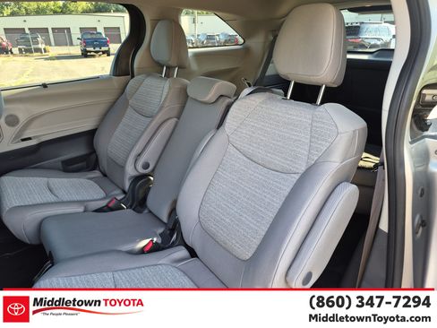 Used 2022 Toyota Sienna LE AWD/4WD image 33