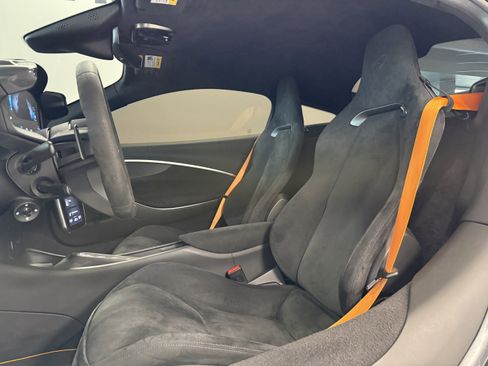 Used 2023 McLaren Artura image 13