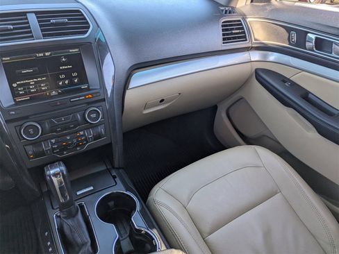 Used 2016 Ford Explorer XLT w/ Equipment Group 202A image 18