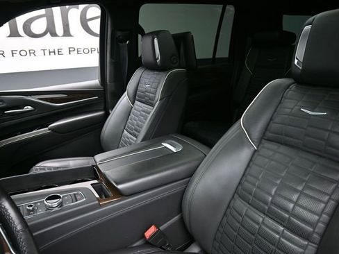 Used 2024 Cadillac Escalade ESV Premium Luxury Platinum AWD/4WD image 17