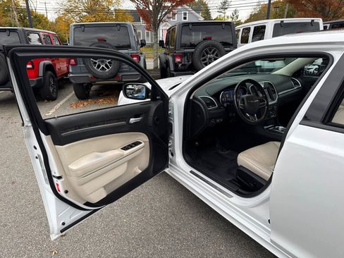 Used 2022 Chrysler 300 Touring L w/ Popular Equipment Group image 10