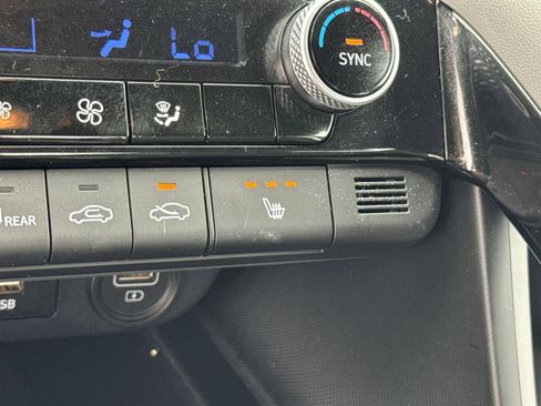 Used 2023 Hyundai Elantra SEL w/ Convenience Package image 19