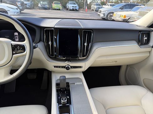Certified 2023 Volvo XC60 B5 Plus image 31
