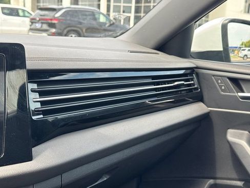 Used 2025 Volkswagen Jetta Sport FWD image 31