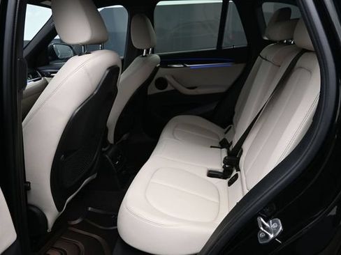 Used 2022 BMW X1 sDrive28i w/ Premium Package FWD image 9