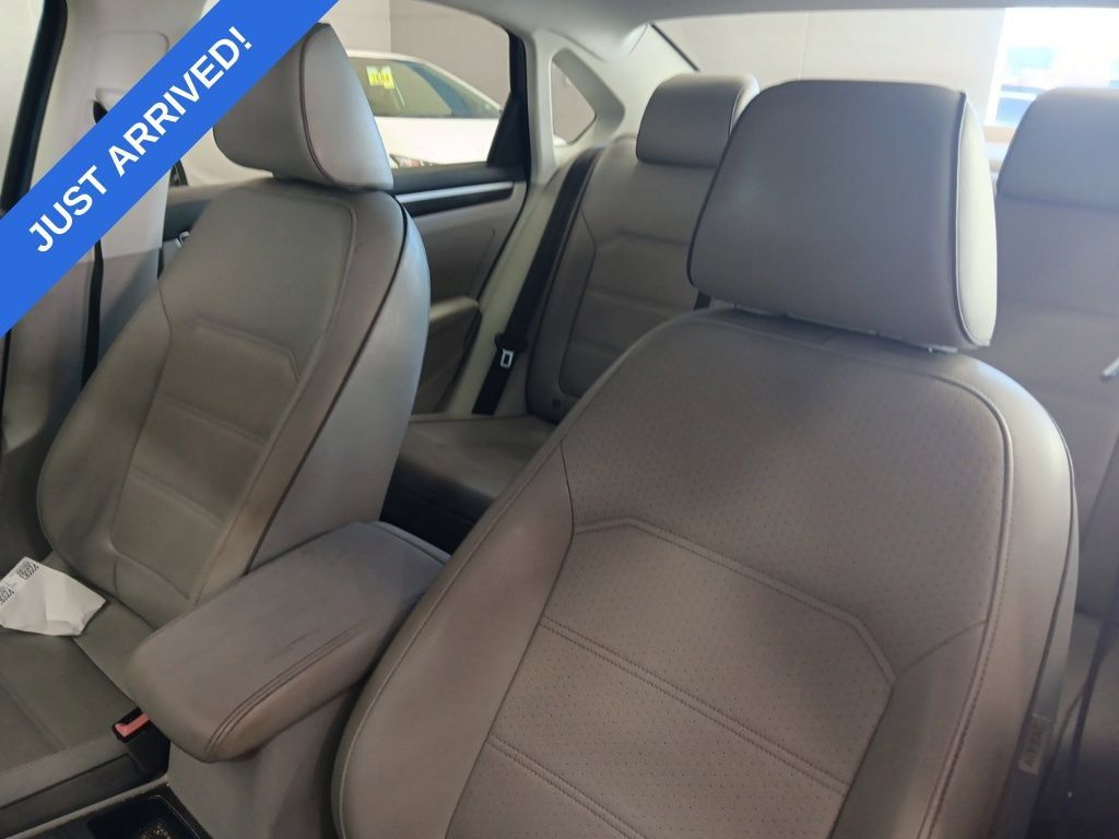 Used 2017 Volkswagen Passat 1.8T SE FWD image 6