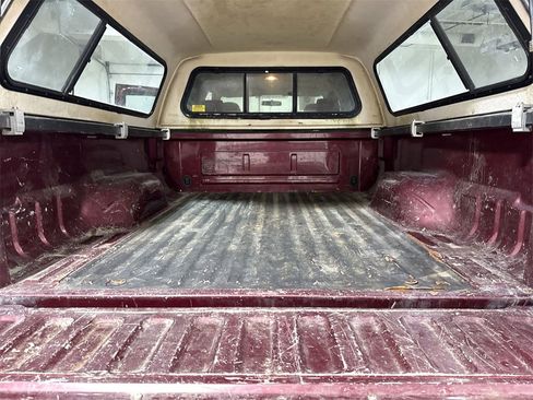 Used 2004 Ford F250 XL image 22