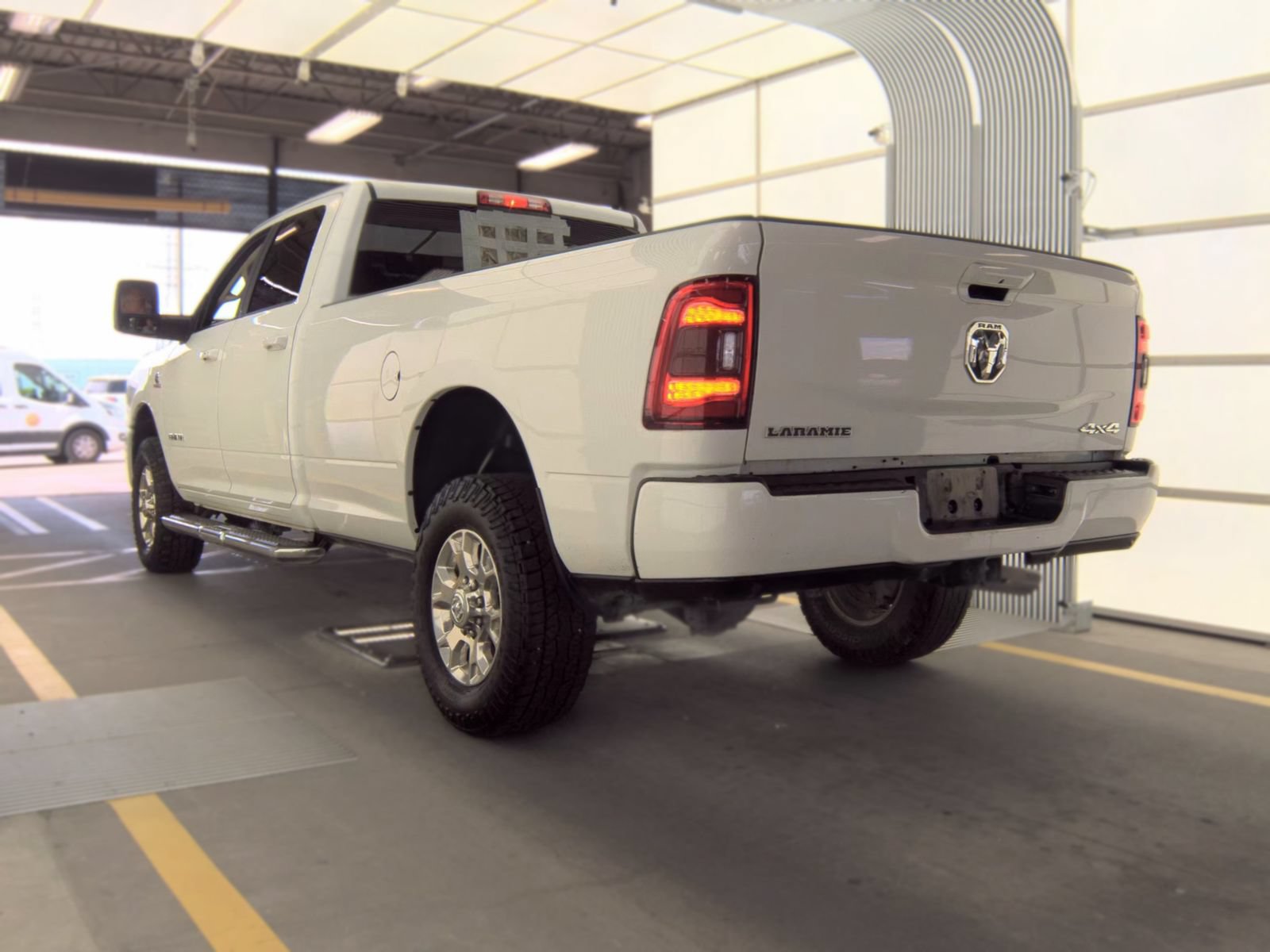 Used 2024 RAM 2500 Laramie AWD/4WD image 4