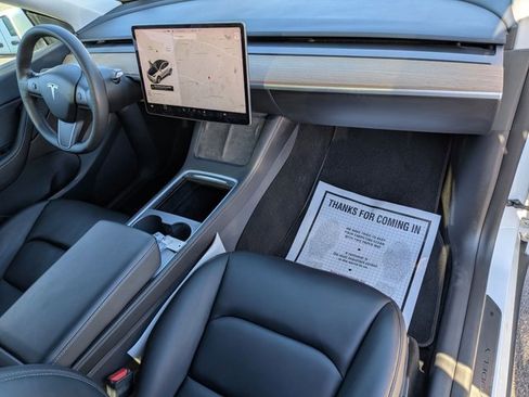 Used 2021 Tesla Model Y Long Range image 21