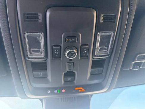 Used 2025 GMC Yukon XL AT4 w/ AT4 Premium Package AWD/4WD image 37