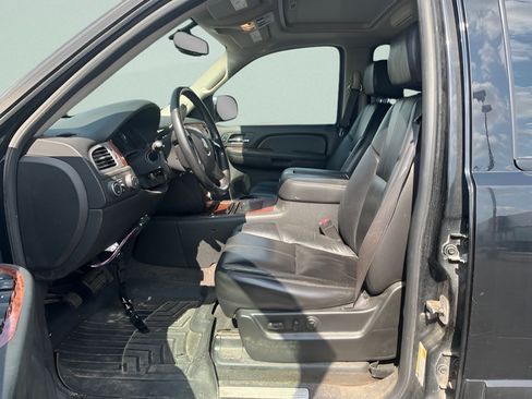 Used 2008 Chevrolet Tahoe LTZ w/ LTZ Preferred Equipment Group AWD/4WD image 8
