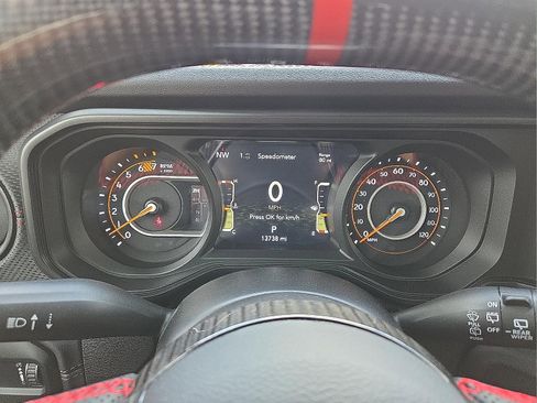 Used 2025 Jeep Wrangler Unlimited Rubicon AWD/4WD image 23