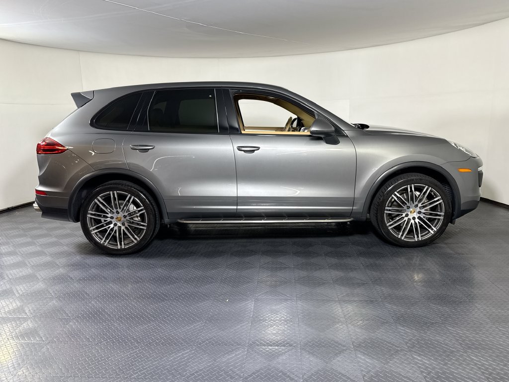 Used 2017 Porsche Cayenne S AWD/4WD image 8