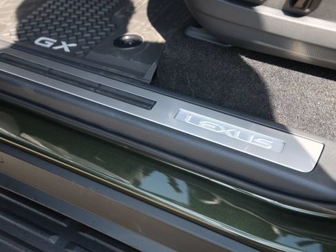 Used 2026 Lexus GX 550 AWD/4WD image 36
