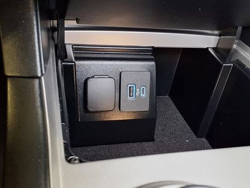 Used 2022 Ford Explorer XLT RWD image 9