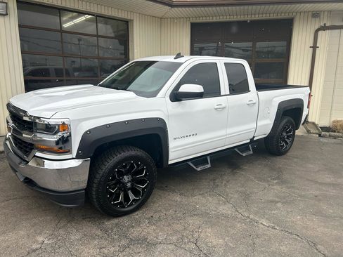 Used 2018 Chevrolet Silverado 1500 LT AWD/4WD image 2