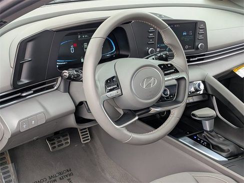 Used 2025 Hyundai Elantra Sport image 14
