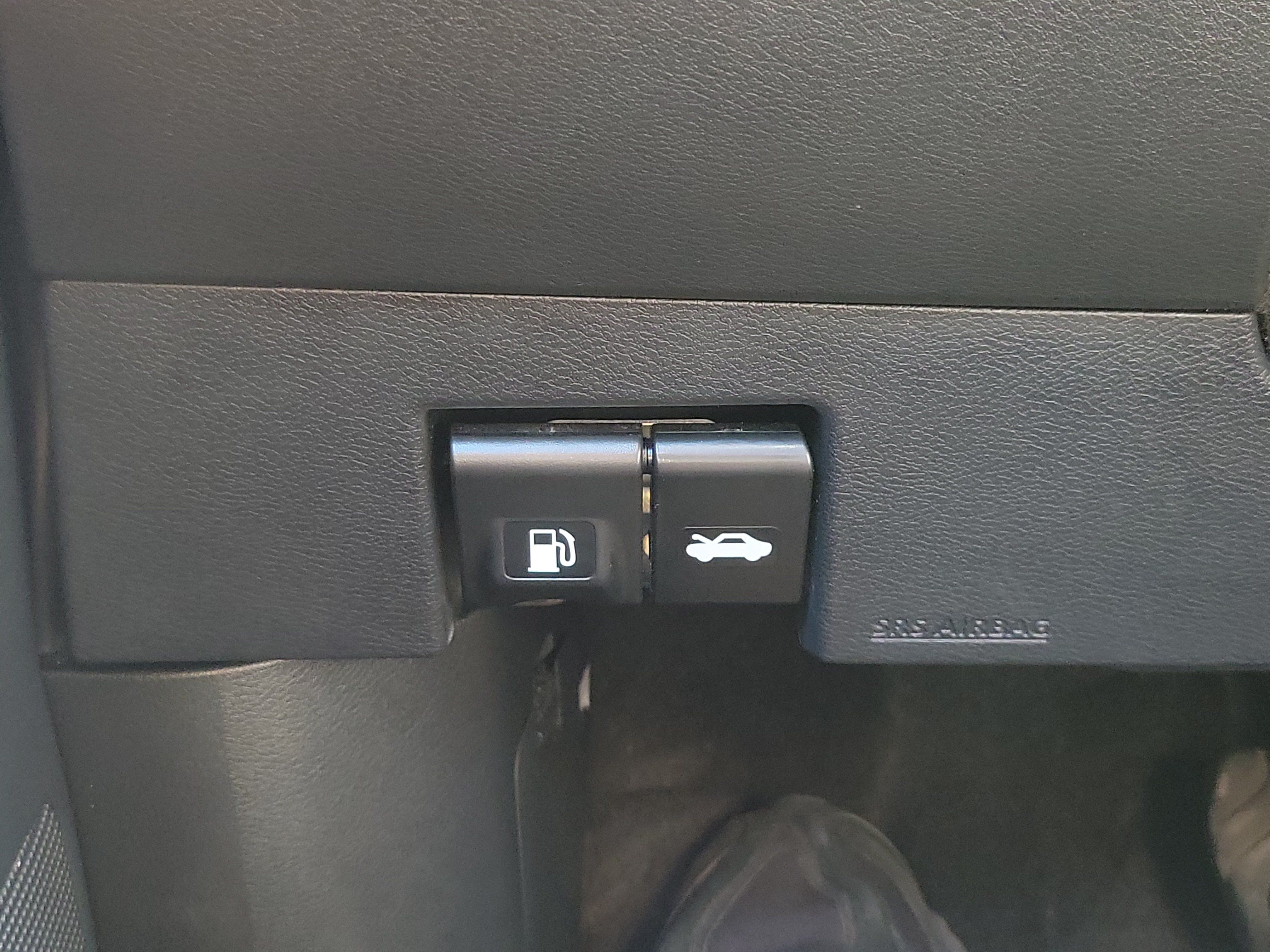 Used 2025 Nissan Versa SV FWD image 23