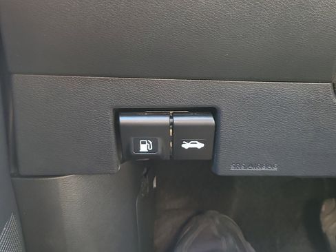 Used 2025 Nissan Versa SV image 23