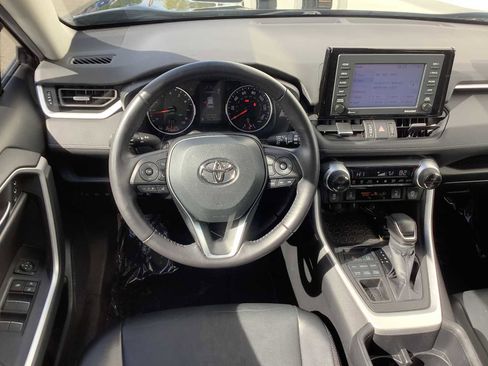 Used 2022 Toyota RAV4 XLE Premium image 13