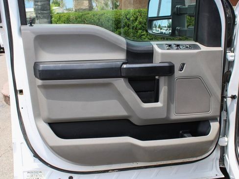 Used 2017 Ford F550 2WD Crew Cab Super Duty image 14