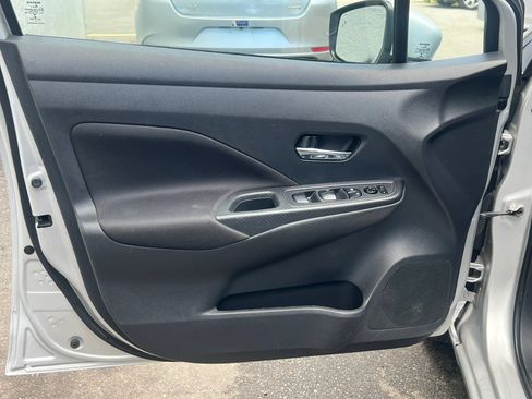 Used 2021 Nissan Versa SV FWD image 11