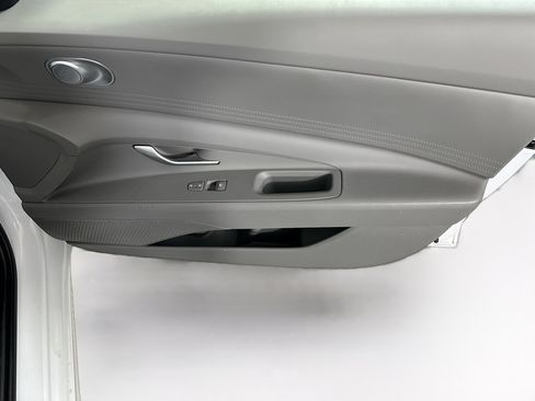 Used 2024 Hyundai Elantra SEL image 30